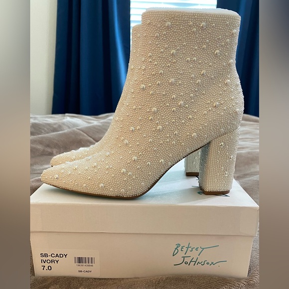 Never Worn Betsey Johnson “Cady” Pearl Embellished Boots in Ivory - Picture 2 of 5